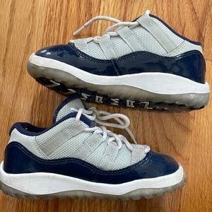 Toddler jordan retro 11 low bt size 8c
